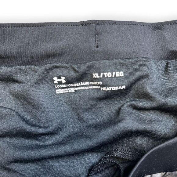 UNDER ARMOUR Women's Black White Gray Heat Gear Fly-By 2.0 Printed Running Short - Picture 3 of 4